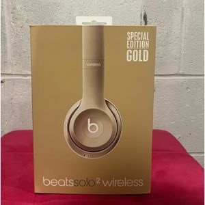 Beats Solo 2 wireless Bluetooth special edition gold